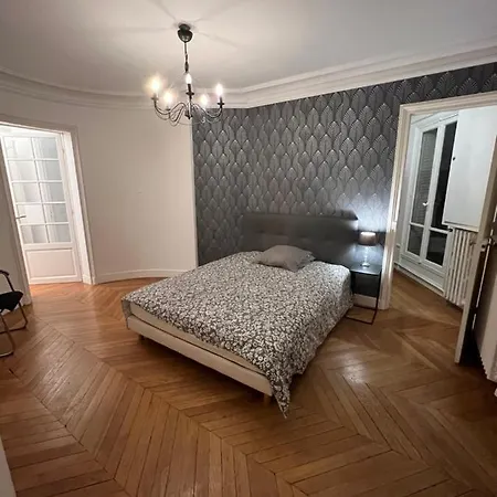 Magnificent With Eiffel Tower View *