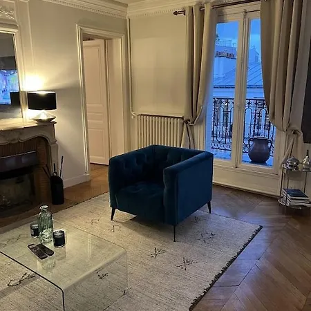 Апартаменты Magnificent With Eiffel Tower View Париж